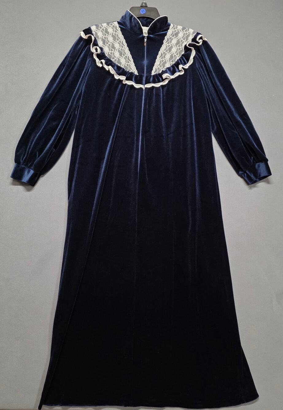 Vandemere Rich Blue Velvet Robe Women Medium Grannycore House Dark Lace Yoke VTG
